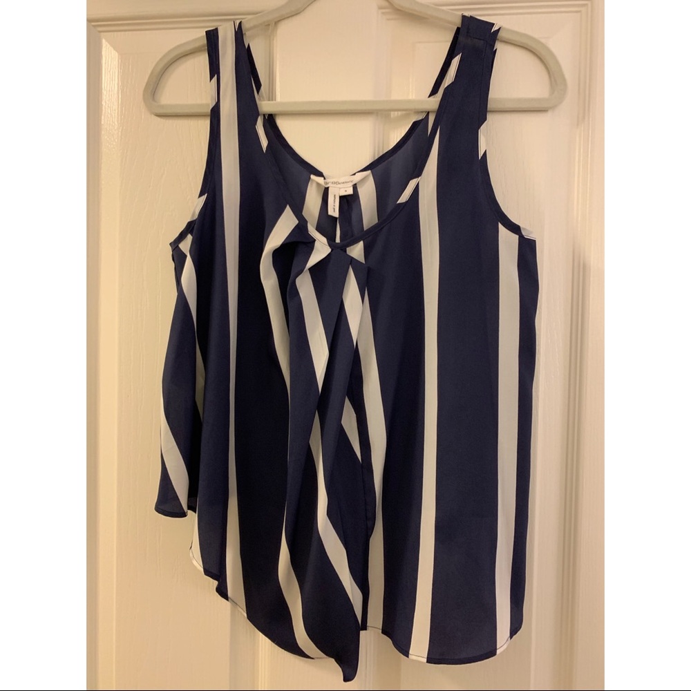 BCBGeneration Macy and white short sleeve blouse